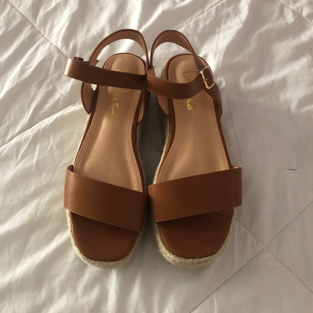 Never worn Lulus Platform Sandals!